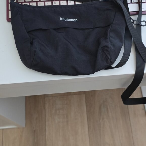 Lululemon Sling Crossbody Bag 2L Black - Picture 2 of 4